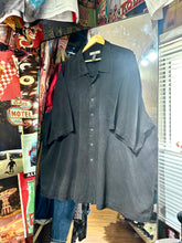 將圖片載入圖庫檢視器 Sh032 Vintage Tommy Bahama Shirt