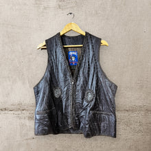 將圖片載入圖庫檢視器 Signature Items: Vintage Tribe Leather Vest M
