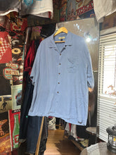 將圖片載入圖庫檢視器 Sh385Vintage Tommy Bahama Shirt
