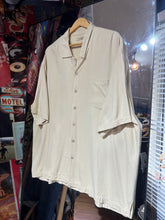 將圖片載入圖庫檢視器 Sh026  Vintage Tommy Bahama Shirt
